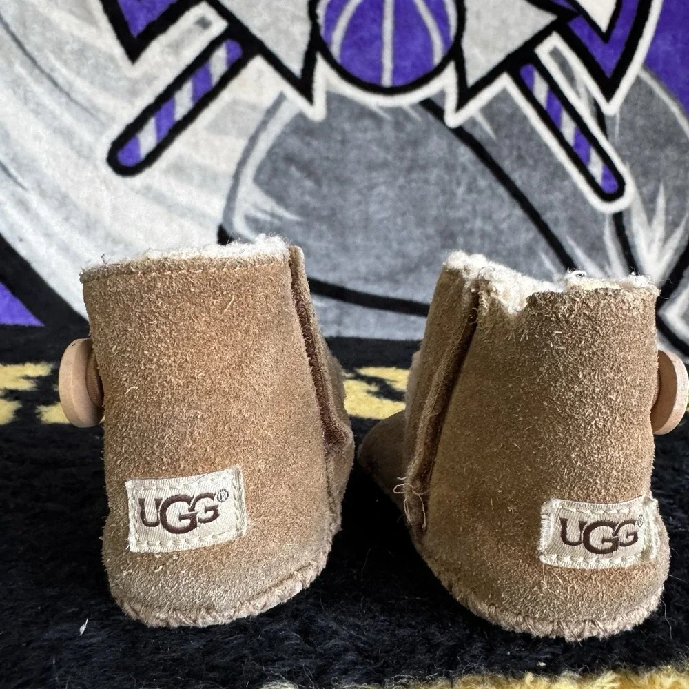 Size 4/5 - UGG Jesse Bow II Infant Booties Chestnut Suede Sheepskin 1018136I